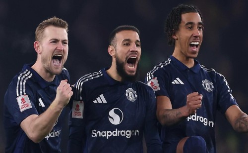 ট্রাইবেকারে ১০ জনের ইউনাইটেড হারাল আর্সেনালকে 