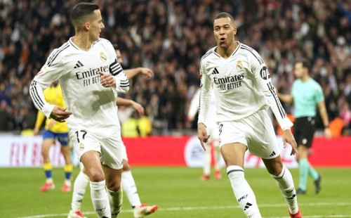 গোল উৎসবে শিরোপার দৌড়ে শীর্ষে রিয়াল 