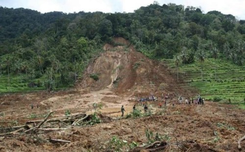 ইন্দোনেশিয়ায় ভূমিধসে নিহত ১৬ 