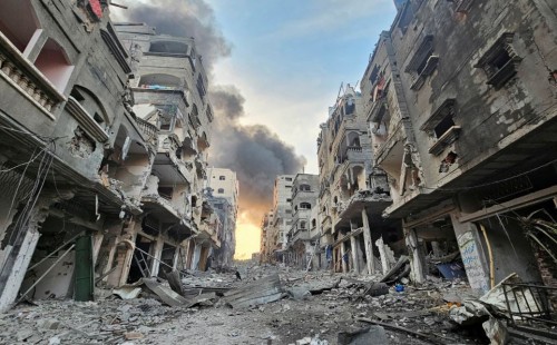 গাজার ধ্বংসস্তূপ সরাতে ২১ বছর লাগবে 