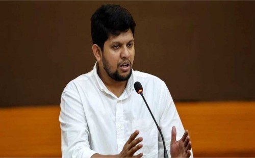 বাংলাদেশে সেনা শাসনের কোনো আশঙ্কা নেই: মাহফুজ আলম 