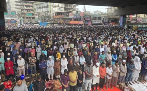 তুরাগ তীরে জুমার নামাজে লাখো মুসল্লির ঢল 