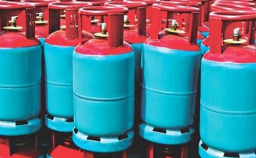 ফের বাড়লো এলপি গ্যাসের দাম 