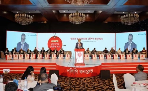 এক মাস ধরে খোলা সয়াবিন তেল খাচ্ছেন বাণিজ্য উপদেষ্টা 