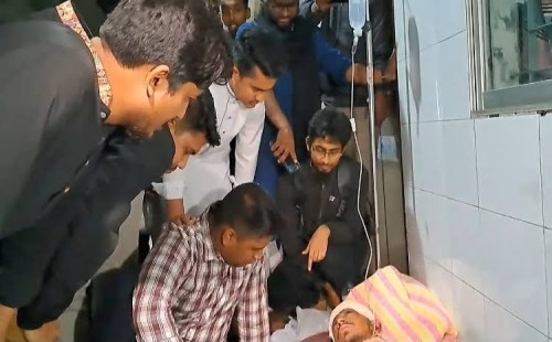 গাজীপুরে আহত ছাত্র-জনতাকে দেখতে হাসপাতালে হাসনাত-সারজিস 