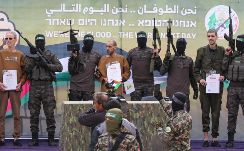 মুক্তি পেলেন তিন জিম্মি 