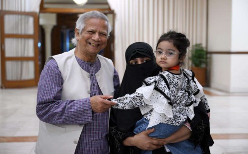 প্রধান উপদেষ্টার সঙ্গে জুলাই শহীদ পরিবারের সাক্ষাৎ 