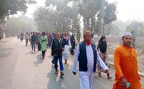 মিজানুর রহমান আজহারীর মাহফিলে নারী-পুরুষের ব্যাপক সমাগম 