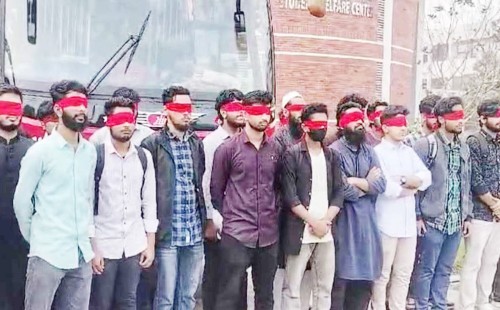 প্রধান উপদেষ্টার সঙ্গে দেখা করছেন কুয়েট শিক্ষার্থীরা 