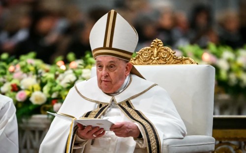 পোপ এখনও সংকটাপন্ন 