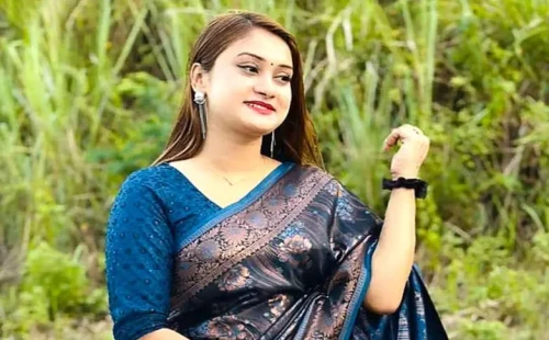 নিষিদ্ধ ঘোষিত ছাত্রলীগ নেত্রীকে পুলিশে দিলো জনতা 