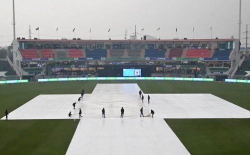 বাংলাদেশ-পাকিস্তান ম্যাচে টস বিলম্ব 