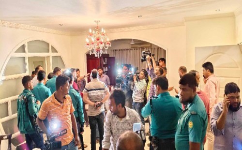 গুলশানে বাসায় তল্লাশির নামে তছনছ-লুটপাট, গ্রেপ্তার ৩ 