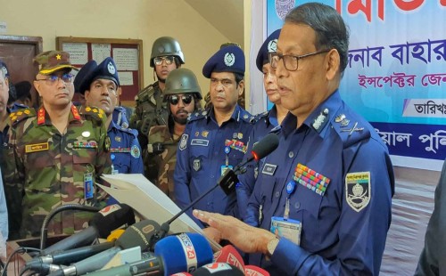 যারা রাস্তা অবরোধ করেন তারা আইনের প্রতি শ্রদ্ধাশীল নন: আইজিপি 