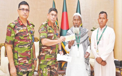 শহীদ আবু সাঈদের বাবাকে সেনাপ্রধানের আর্থিক সহায়তা 