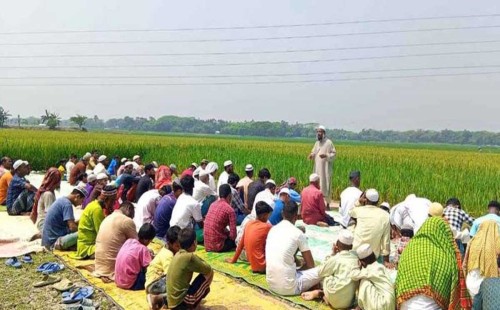 বৃষ্টির জন্য কিশোরগঞ্জে ইসতিসকার নামাজ আদায় 