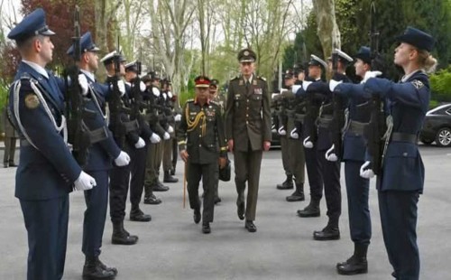 সফর শেষে দেশে ফিরলেন সেনাপ্রধান 