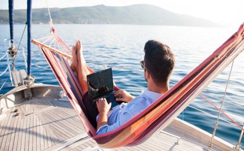 সপ্তাহে একদিন কাজ ছয় দিন ছুটি! 