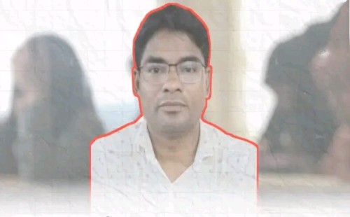 হিজাব না খোলায় ৪ মাদ্রাসা ছাত্রীর খাতা নিয়ে যায় হিন্দু ট্যাগ অফিসার 