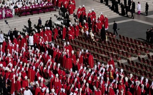 পোপের শেষকৃত্যে উপস্থিতি প্রায় দেড় লাখ 