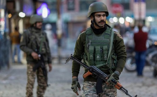 কাশ্মিরে ব্যাপক ধরপাকড় 