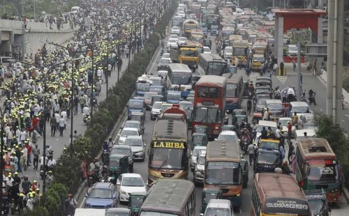 বিমানবন্দর-বনানী রুটে তীব্র যানজট, বিপাকে যাত্রীরা 