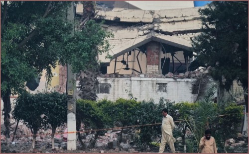 ভারতের হামলায় পাকিস্তানে শতাধিক নিহত 