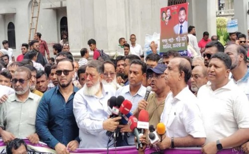 নগর ভবনের গেটে তালা, উপদেষ্টা আসিফের পদত্যাগ দাবি 