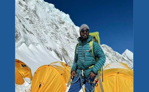 হেঁটে কক্সবাজার থেকে এভারেস্টচূড়ায় শাকিল 