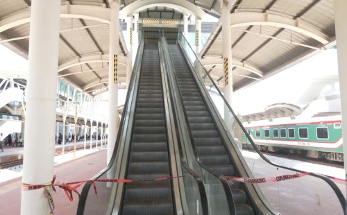 নামে আইকনিক স্টেশন, দেড় বছরেও নিশ্চিত হয়নি যাত্রীসেবা! 