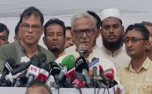 দেশের ১৮ কোটির ইউনূস আপনি, আমরা আপনাদের পদত্যাগ চাই না: ফারুক 