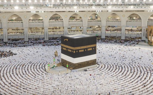 প্রশ্ন-উত্তর: অসিয়ত না করলেও বাবার বদলি হজ করা যাবে কি? 