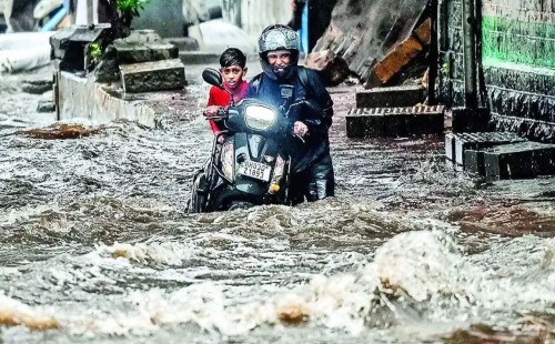 মুম্বাইয়ে মে মাসে ১০০ বছরের রেকর্ড ভাঙা বৃষ্টি 