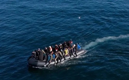 শনিবার ১,১৯৪ অভিবাসীর ইংলিশ চ্যানেল পাড়ি