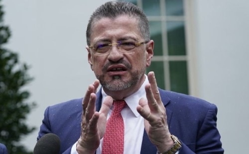 কোস্টারিকার প্রেসিডেন্টের দায়মুক্তি বাতিল 