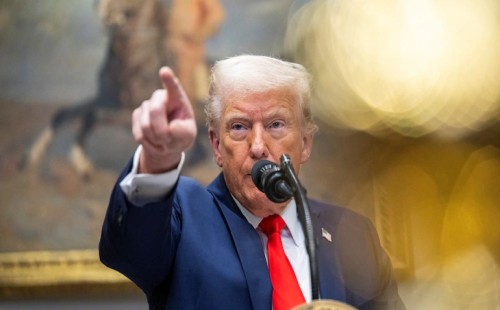 চুক্তির চাপ বাড়াচ্ছেন ট্রাম্প 