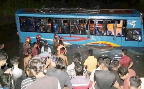 পীরগাছায় বউভাত শেষে ফেরার পথে বাস পুকুরে, নিহত ৩ 