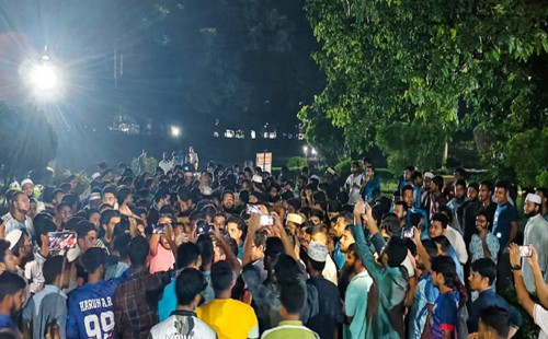 ঢাকায় ব্যবসায়ীকে হত্যার প্রতিবাদে ইবিতে ছাত্রদের বিক্ষোভ 