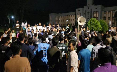 ঢাকায় ব্যবসায়ীকে হত্যার প্রতিবাদে রাবিতে ছাত্রদের বিক্ষোভ 