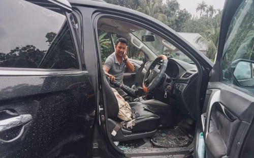 গোপালগঞ্জে ইউএনওর গাড়ি বহরে হামলা 