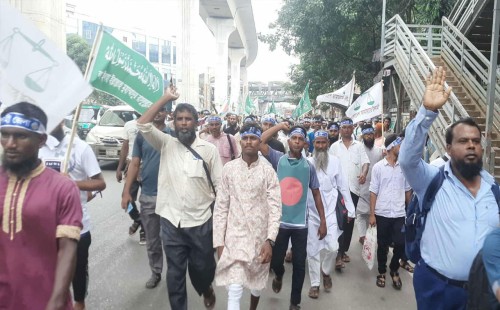 ‘দাঁড়িপাল্লা’ স্লোগানে সোহরাওয়ার্দীতে প্রবেশ করছেন নেতাকর্মীরা 