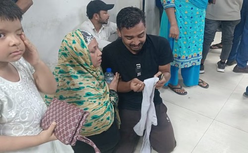 ভাগনি মেহরিনের পোড়া স্কুলড্রেস হাতে অশ্রুসিক্ত মামা, ‘ও খুব নিষ্পাপ ভাই’ 