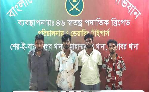 সামাজিক মাধ্যমে ভিডিও ভাইরাল, দেশীয় অস্ত্র ও ককটেলসহ গ্রেপ্তার ৪ 