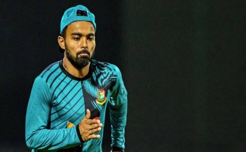 ‘ভিউ বাণিজ্যের জন্য আর কত নিচে নামবেন’, সাংবাদিকদের প্রশ্ন হৃদয়ের 