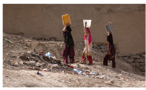 পানি সংকটে আফগান নারী 