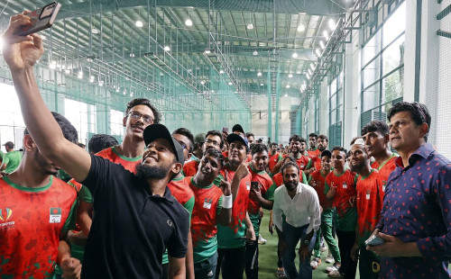 বিশ্ব ক্রিকেটের সঙ্গে তাল মিলিয়ে এগোতে পারেনি বাংলাদেশ : মুশফিক 