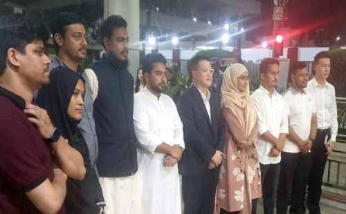 চীন সফরের উদ্দেশে শাহজালাল বিমানবন্দরে এনসিপির ৮ নেতা 