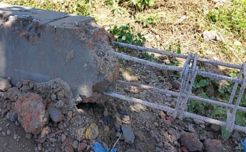 ঠিকাদার বললেন—‘কে কলা খায়, আপনারা জানেন’ 