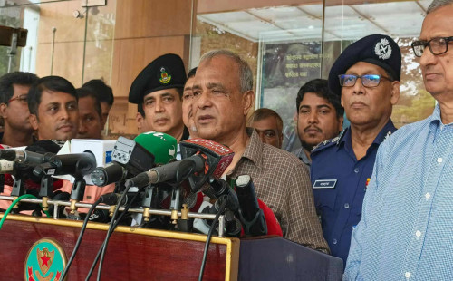 রাজনীতিবিদদের তেল মারা বন্ধ করেন : স্বরাষ্ট্র উপদেষ্টা 