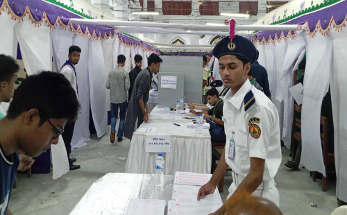 প্রথম দুই ঘণ্টায় ২ কেন্দ্রে ভোট পড়েছে হাজারের বেশি 